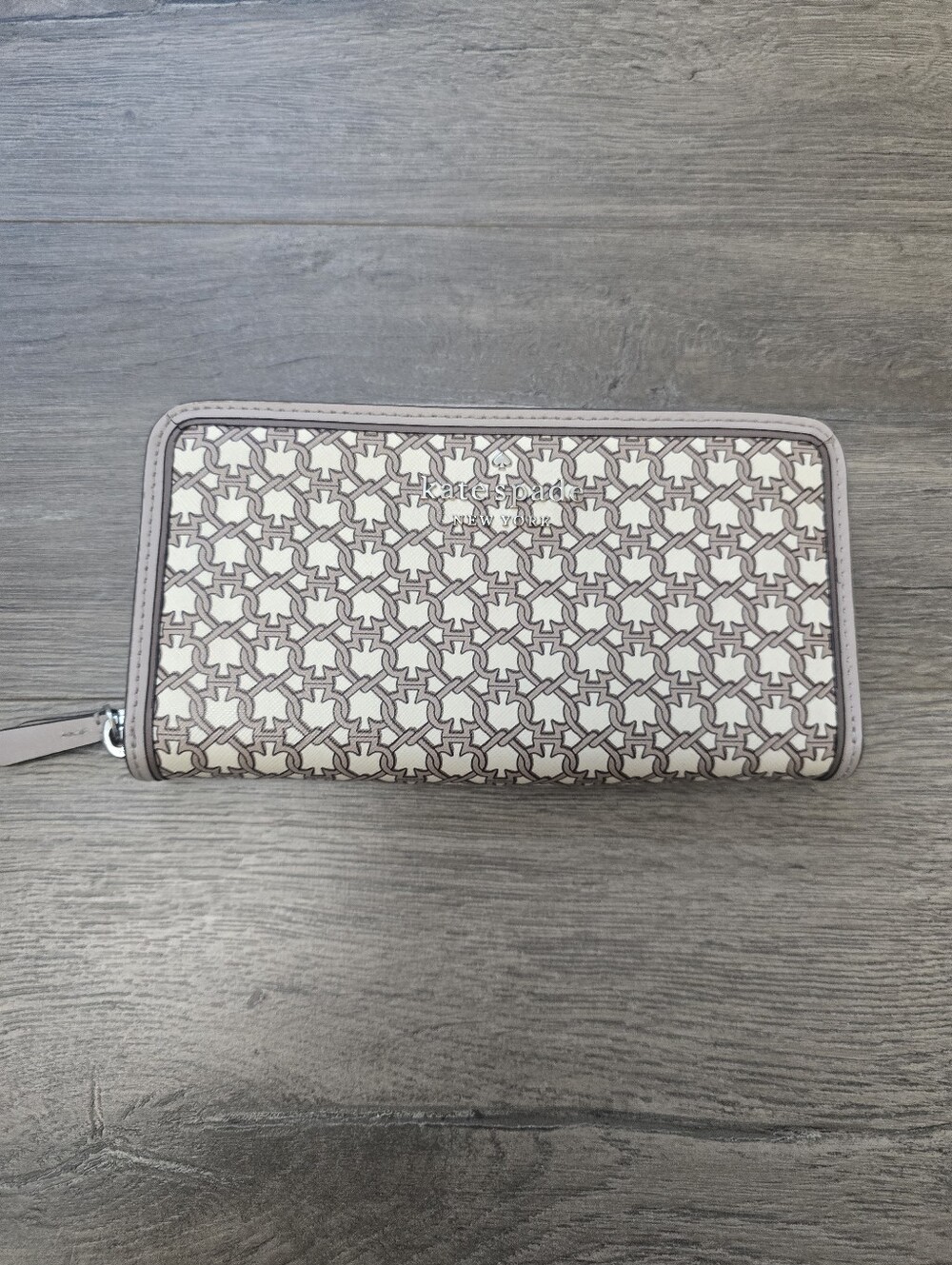 Kate Spade Spade Link Large Continental Wallet in a cream/tan geo pattern